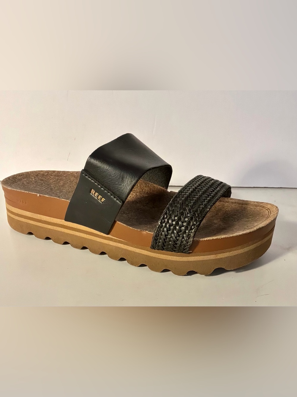 REEF..Leather sandals